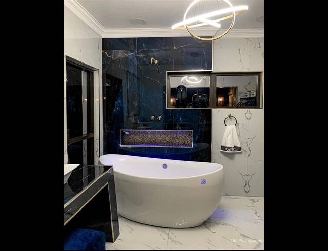 9 BEDROOM HOUSE FOR SALE IN BLUFF